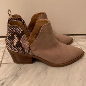 Express beige booties